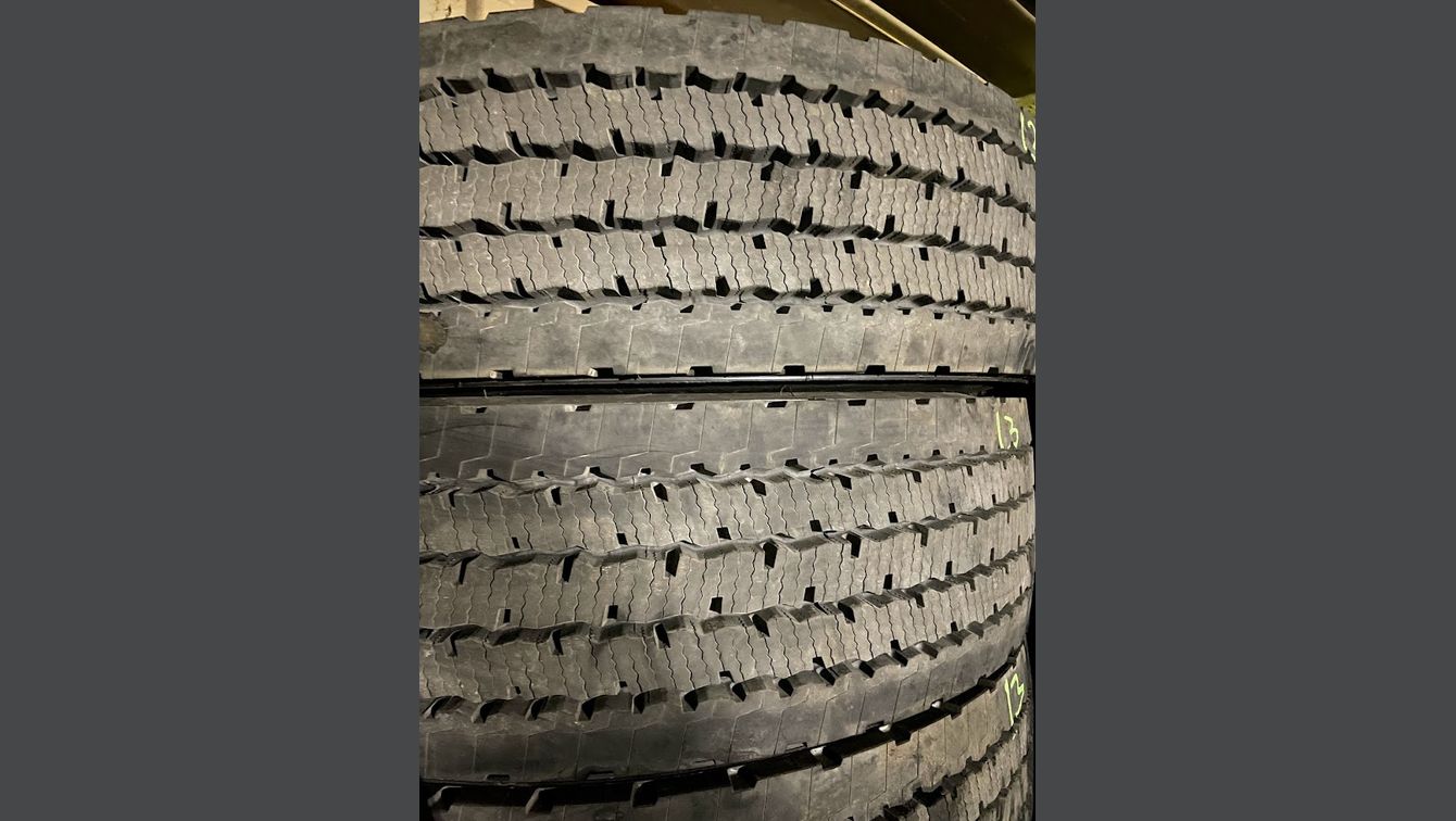 MICHELIN X LINE ENERGY D 11R22.5 PROVENANT D′UN 2024 99.99% BON 8 DE DISPONIBLE A 700.00$ CHACUN