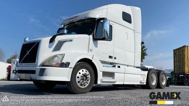 2014 VOLVO VNL670