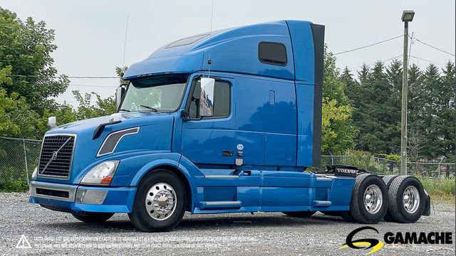 2015 VOLVO VNL670