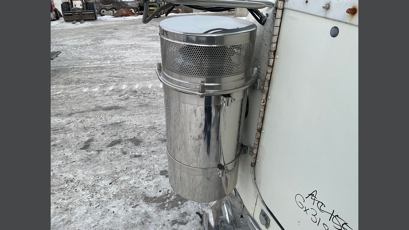 2005 FREIGHTLINER CLASSIC 