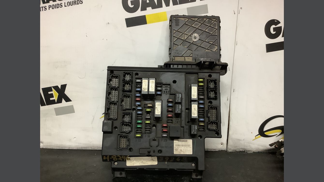 2016 FREIGHTLINER CASCADIA 