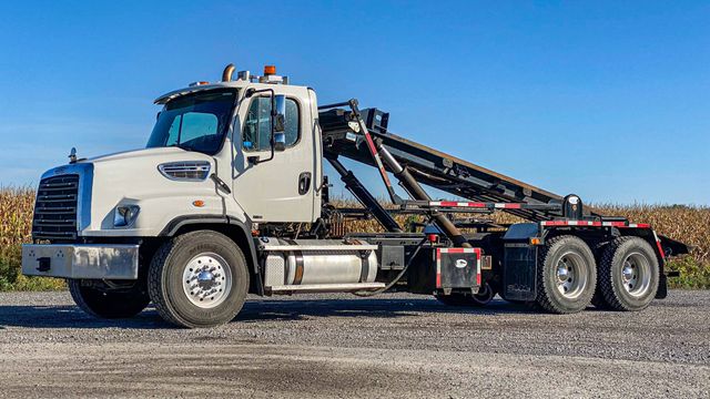 2013 FREIGTHLINER 114SD
