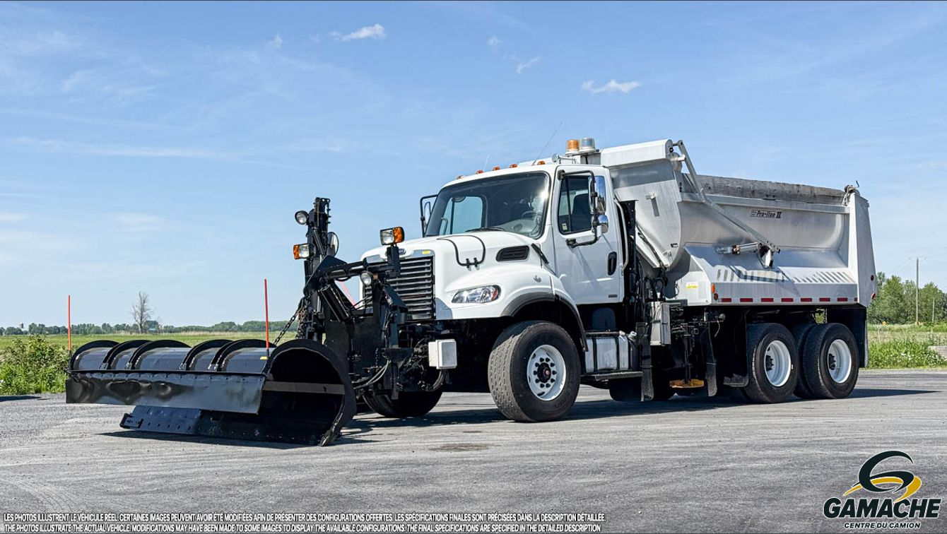 FREIGHTLINER M2 106V 2011