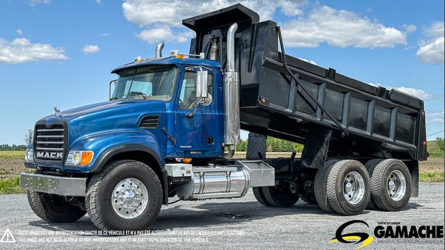 2004 MACK CV713