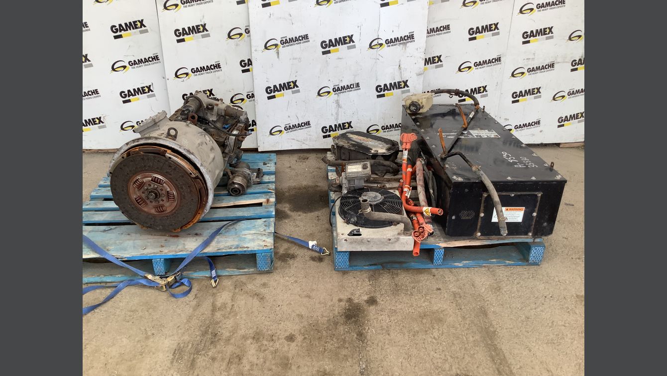 2013 FREIGHTLINER M2