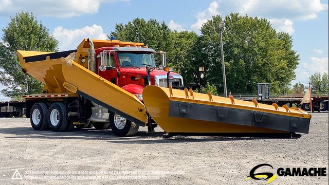 2015 PETERBILT 348