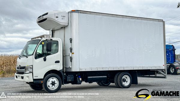 2017 HINO 195 main image