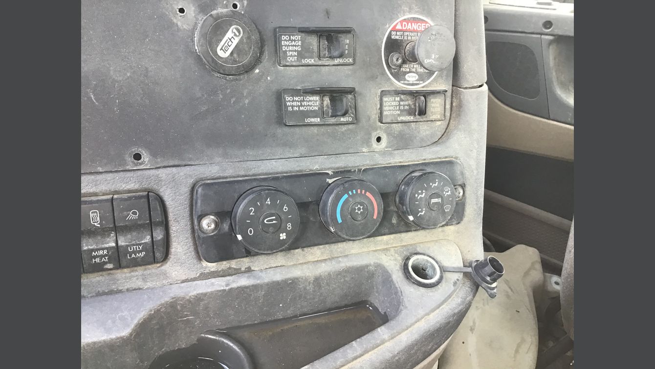 2015 FREIGHTLINER CASCADIA 