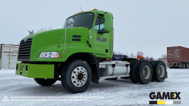 2000 MACK CX 613