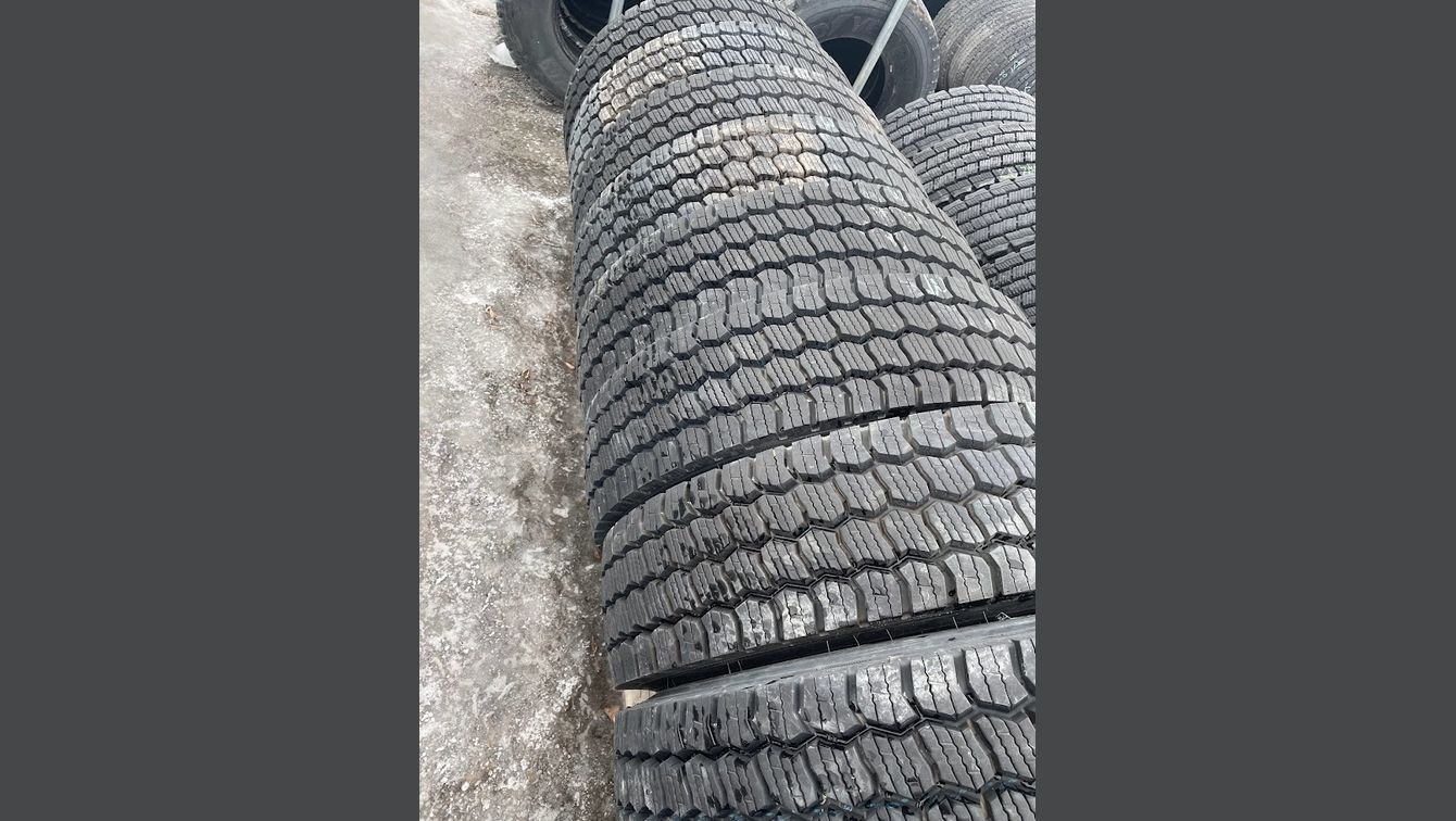 PNEU TRACTION CHINOIS 95% DE BON DISPO A 225.00$ CHACUN