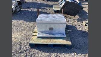 2011 PETERBILT PB330