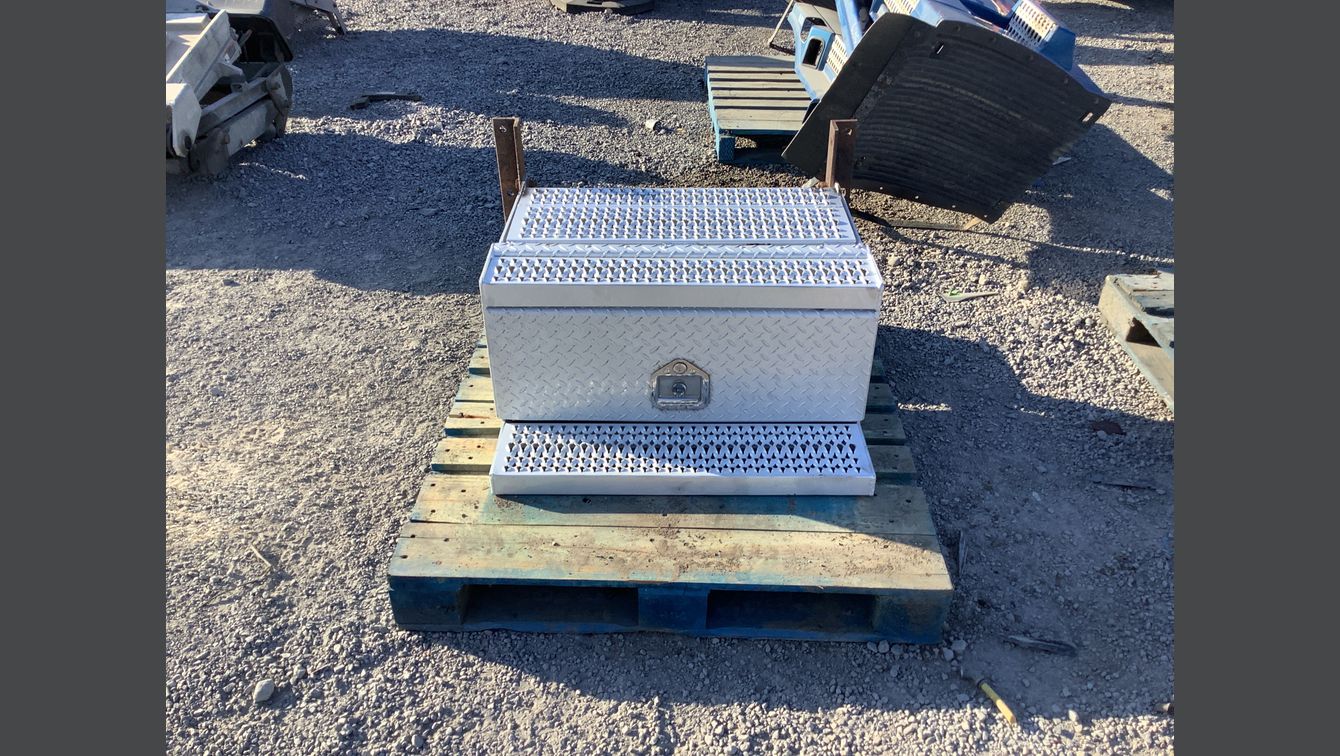 2011 PETERBILT PB330