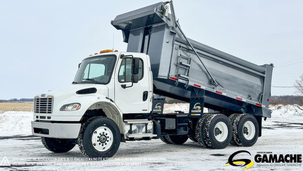 2011 FREIGHTLINER M2 106 main image