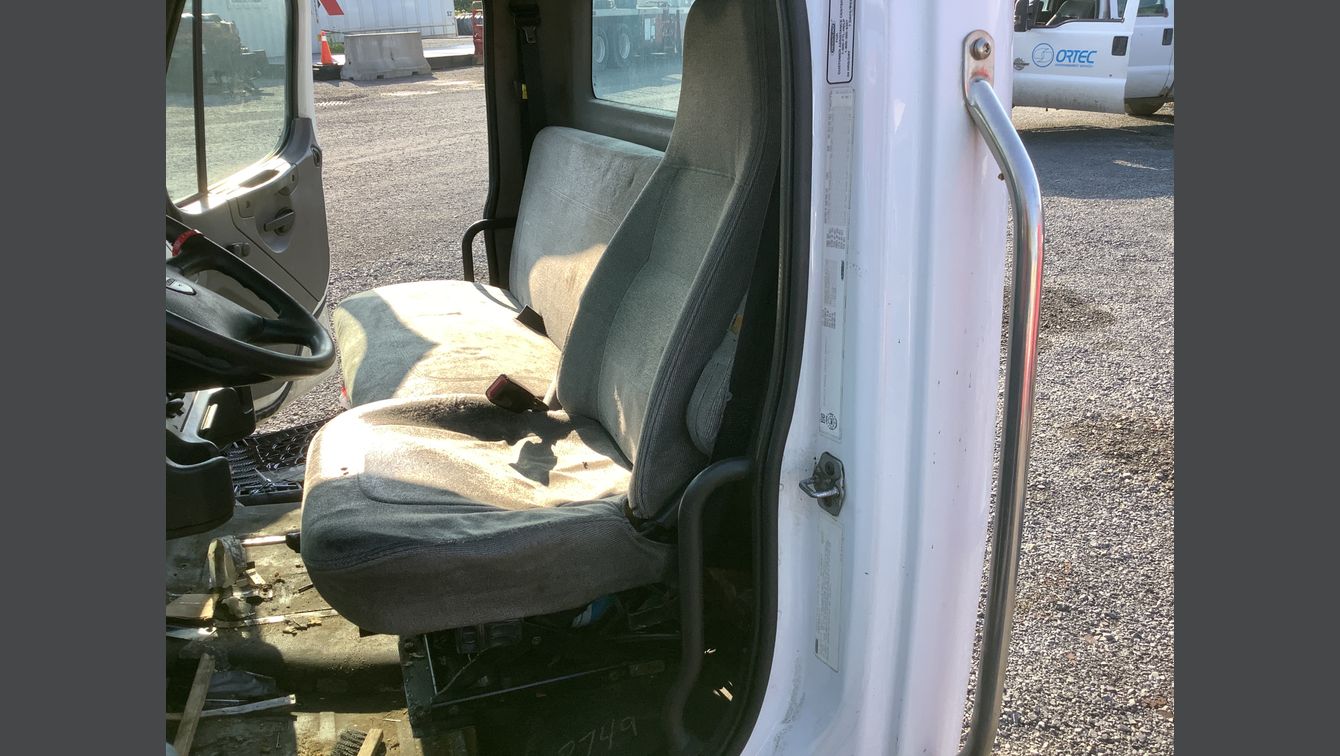 2012 FREIGHTLINER M2