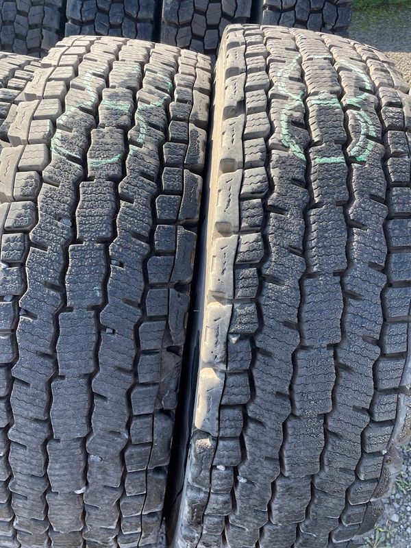  MICHELIN XDN2 12R22.5 95% BON ORIGINAL DISPONIBLE A 500.00$ CHACUNS  main image