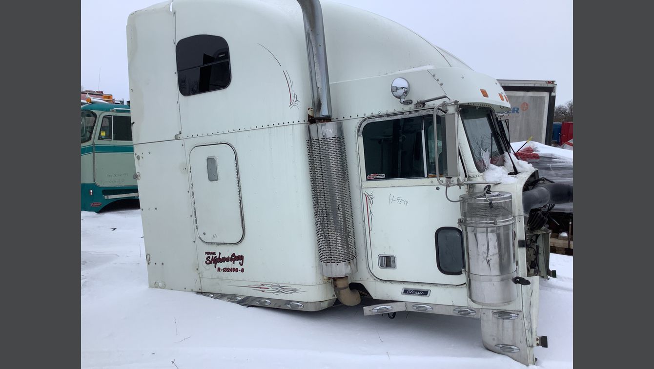 2005 FREIGHTLINER CLASSIC 