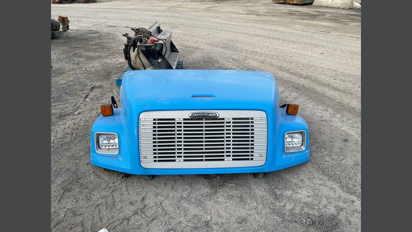 2000 FREIGHTLINER FL 80