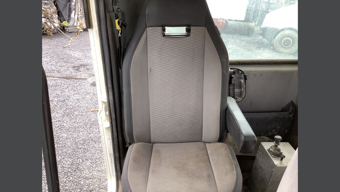 2019 MACK GRANITE