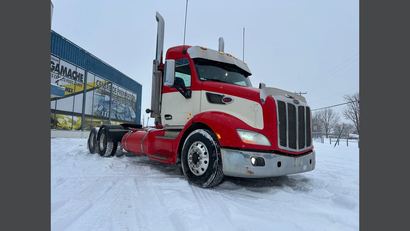 PETERBILT 579 2015
