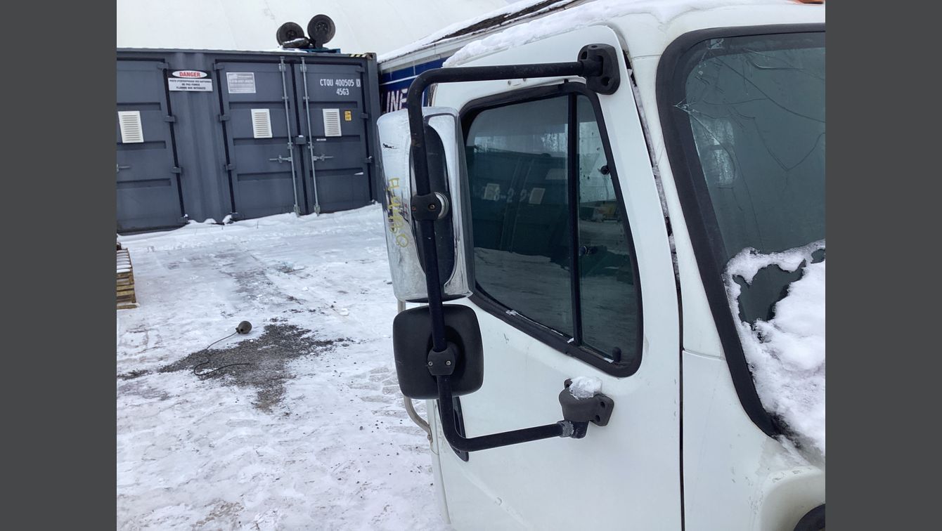 2003 FREIGHTLINER M2