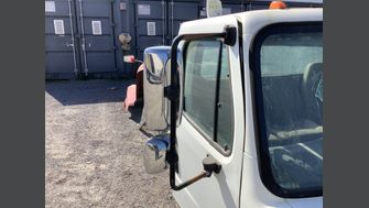 2016 FREIGHTLINER M2 106