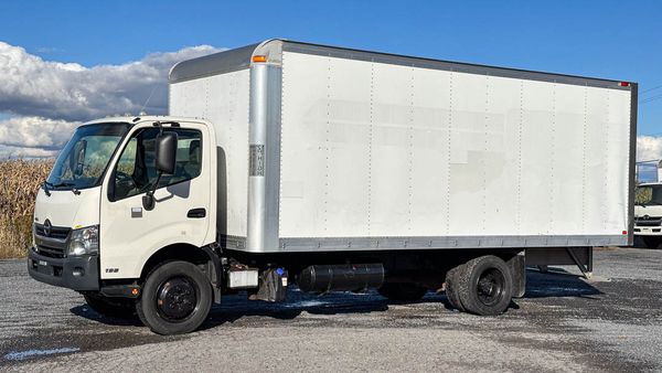 2017 HINO 195 main image